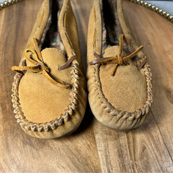 Minnetonka Moccasin 40263 Tan Slipper/Shoe Sz 8 - Picture 4 of 12